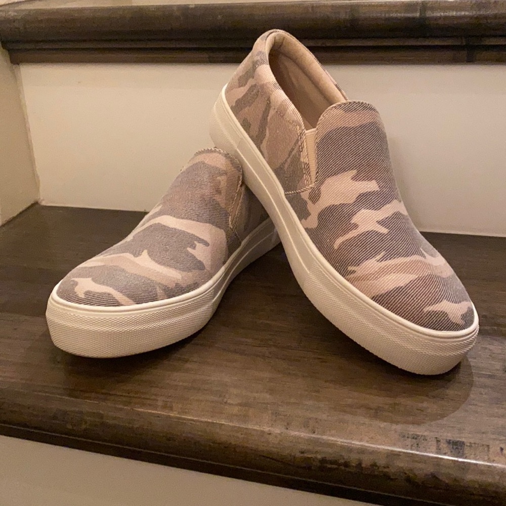 Steve Madden camo sneakers